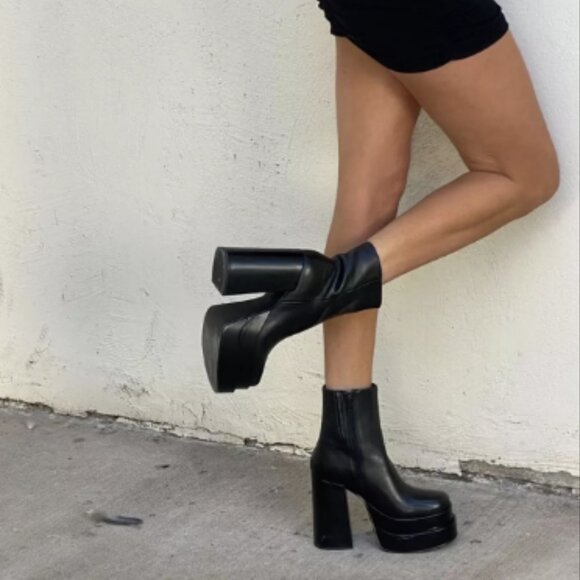 $299 TRENDING Steve Madden Cobra Double Platform Chunky Heel Ankle Bootie - Picture 10 of 10